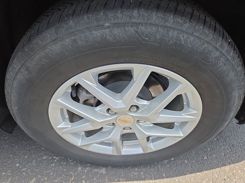 Used 2024 Chevrolet Equinox LT AWD/4WD image 11