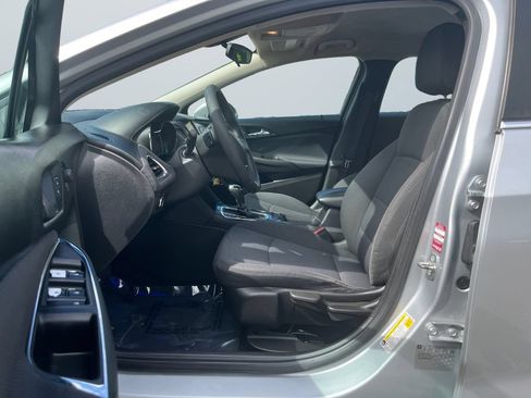 Used 2017 Chevrolet Cruze LT FWD image 9