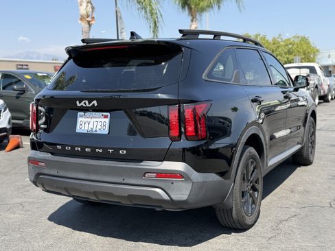 Certified 2022 Kia Sorento S w/ Panoramic Sunroof Package AWD/4WD image 7