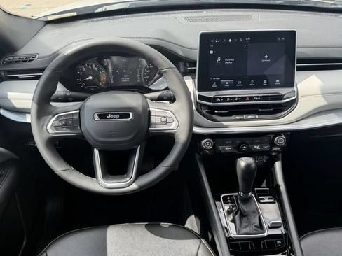 Used 2025 Jeep Compass Limited AWD/4WD image 10