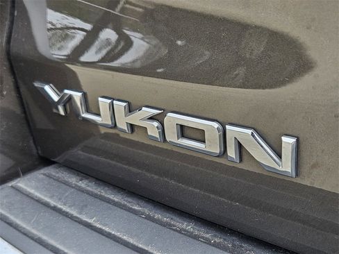 Used 2020 GMC Yukon Denali w/ Denali Premium Package image 11