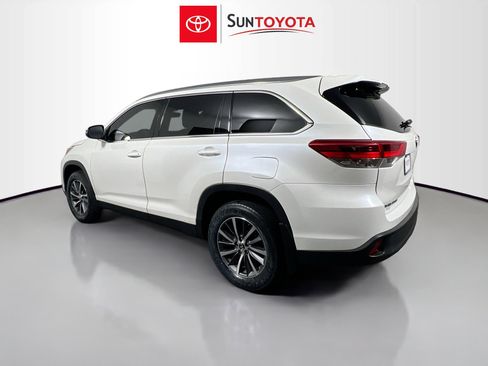 Used 2019 Toyota Highlander XLE FWD image 6