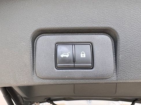 Used 2024 Nissan Rogue SV w/ SV Premium Package FWD image 18