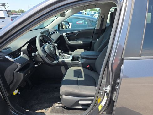 Used 2022 Toyota RAV4 LE FWD image 5