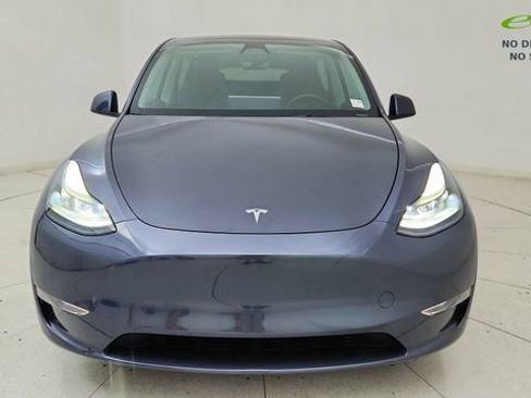 Used 2023 Tesla Model Y Performance image 13