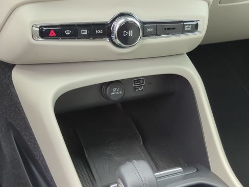 Used 2019 Volvo XC40 T5 Momentum AWD/4WD image 27