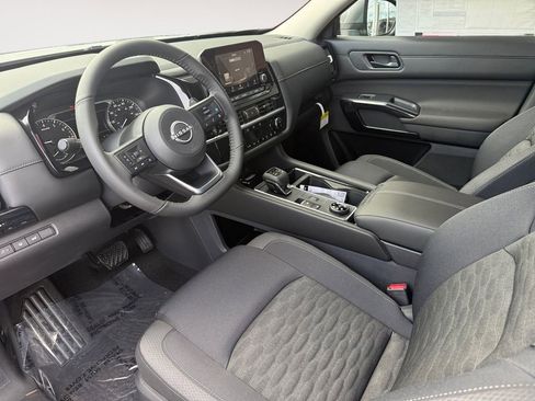 New 2025 Nissan Pathfinder SV image 16