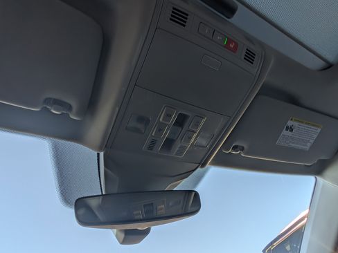 Used 2025 Volkswagen Jetta SE w/ Sunroof Package image 30