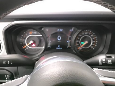 Used 2025 Jeep Wrangler Unlimited Sahara AWD/4WD image 16