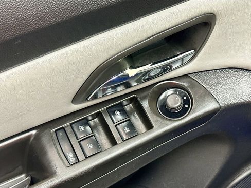 Used 2012 Chevrolet Cruze LS image 17