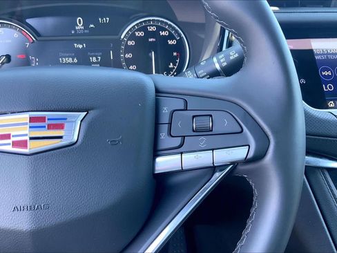 Used 2025 Cadillac XT6 Luxury FWD image 25