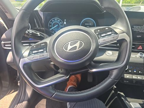 Used 2024 Hyundai Elantra Limited FWD image 13