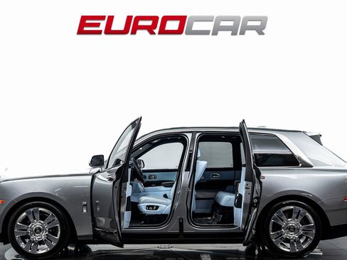 Used 2022 Rolls-Royce Cullinan image 3
