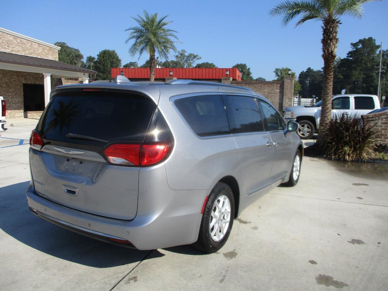 Used 2020 Chrysler Pacifica Touring-L FWD image 25