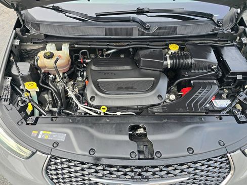 Used 2022 Chrysler Pacifica Limited FWD image 32
