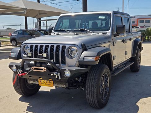 Used 2020 Jeep Gladiator Sport w/ Trailer Tow Package AWD/4WD image 3