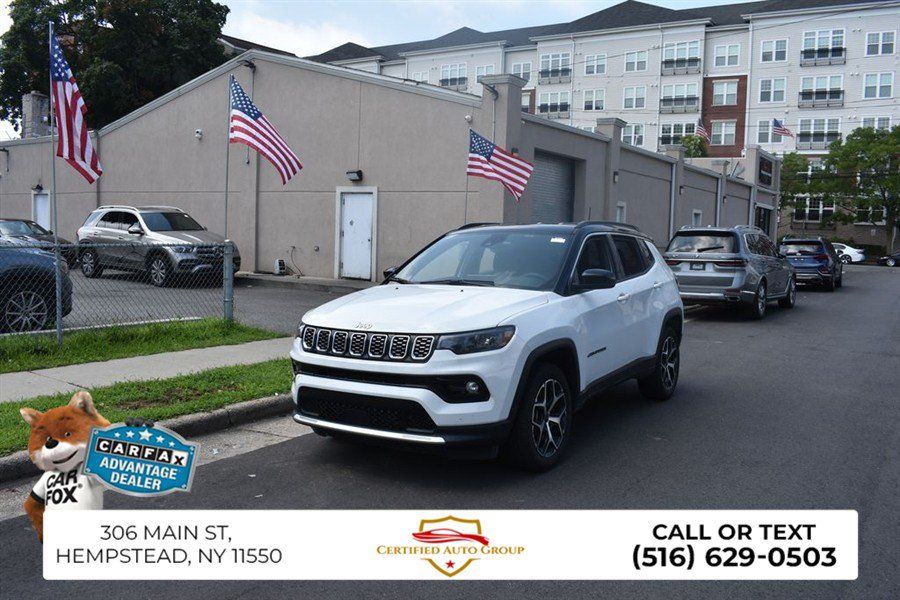 Used 2025 Jeep Compass Limited AWD/4WD image 3