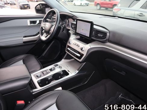 Used 2022 Ford Explorer XLT w/ Equipment Group 202A image 22