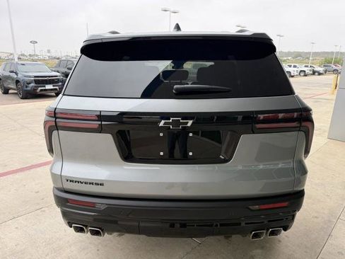 Used 2026 Chevrolet Traverse LT w/ Midnight/Sport Edition FWD image 8