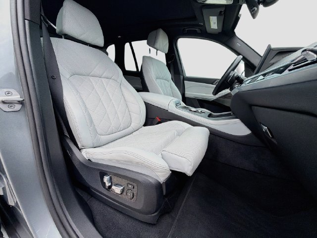 Used 2025 BMW X5 xDrive40i AWD/4WD image 15