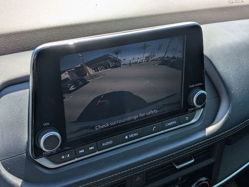 Used 2023 Nissan Rogue S image 22