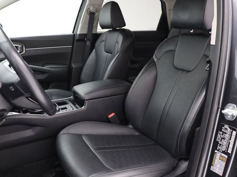 Used 2024 Kia Sorento S image 17