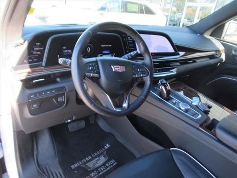 Used 2023 Cadillac Escalade Premium Luxury image 14