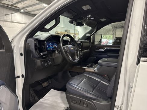 Used 2024 Chevrolet Silverado 2500 High Country w/ High Country Premium Package AWD/4WD image 7