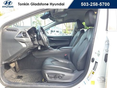 Used 2021 Toyota Camry SE w/ Cold Weather Package image 9