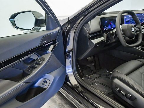 Used 2025 BMW 530i w/ Premium Package image 20