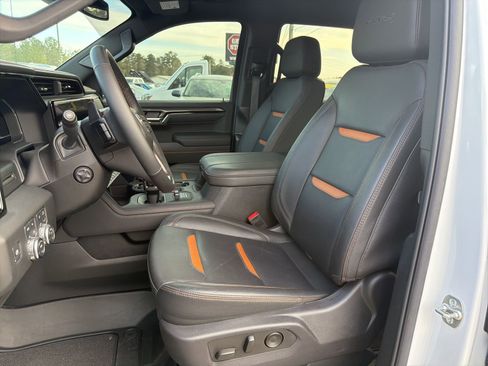 Used 2025 GMC Sierra 1500 AT4 w/ AT4 Preferred Package AWD/4WD image 7