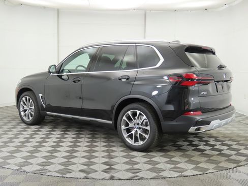 Certified 2025 BMW X5 sDrive40i image 8