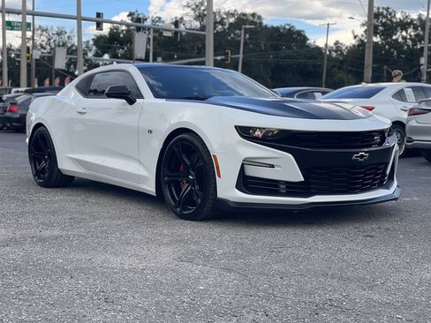 Used 2019 Chevrolet Camaro SS RWD image 9