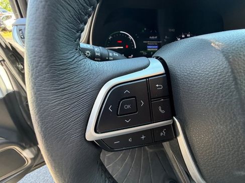 Used 2025 Toyota Sienna XLE w/ XLE Plus Package AWD/4WD image 21