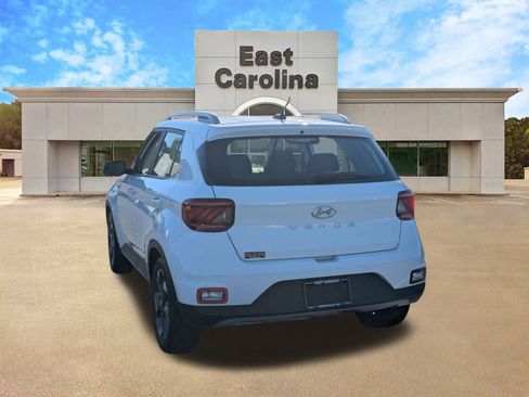 Used 2024 Hyundai Venue SEL image 5