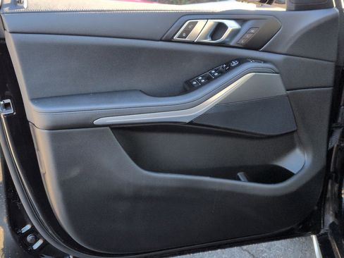 Used 2022 BMW X5 xDrive40i w/ Premium Package image 14