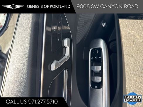 Used 2025 Mercedes-Benz C 300 4MATIC Sedan image 17