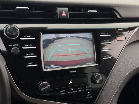 Used 2020 Toyota Camry SE image 18