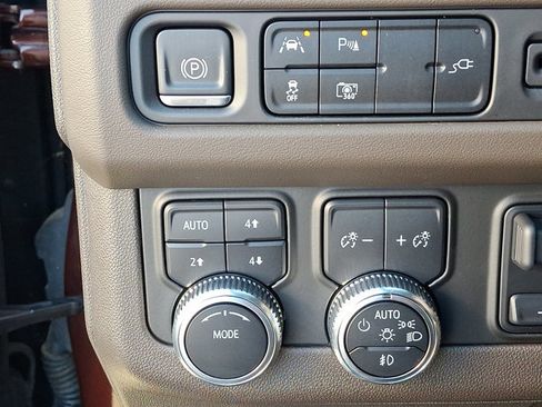 Used 2022 GMC Yukon SLT w/ SLT Luxury Package image 25