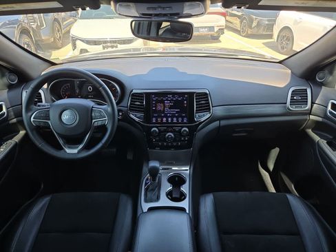 Used 2019 Jeep Grand Cherokee Altitude RWD image 14