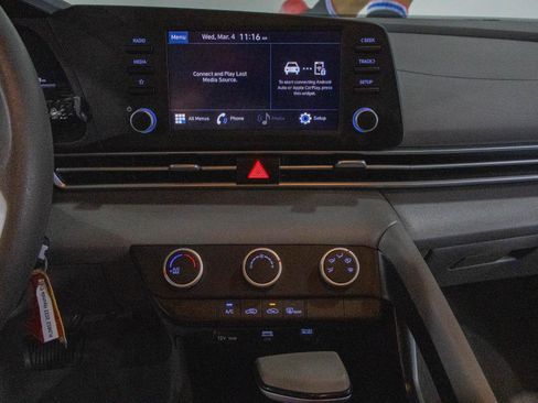 Used 2022 Hyundai Elantra SE w/ Preferred Accessory Package image 4