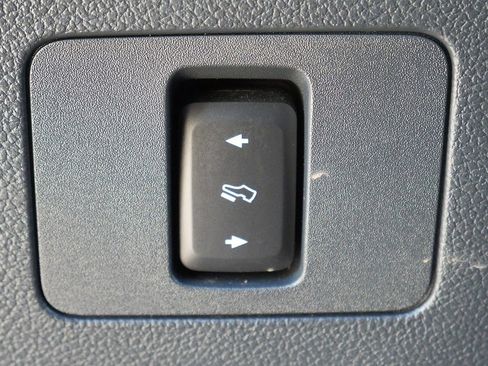 Used 2022 Ford F250 Lariat w/ Black Appearance Package AWD/4WD image 29