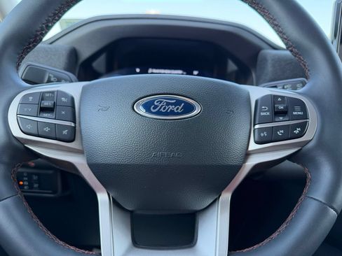 Used 2025 Ford Explorer Active AWD/4WD image 20