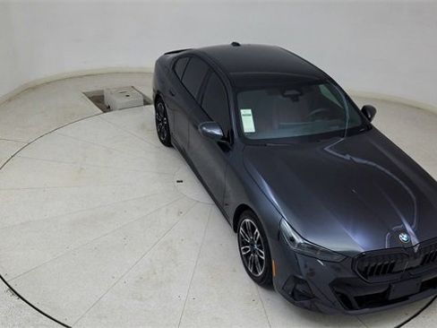 Used 2025 BMW 540i xDrive w/ Executive Package image 80