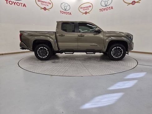 Used 2026 Toyota Tacoma TRD Sport AWD/4WD image 3