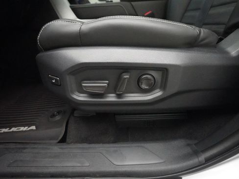 Used 2025 Toyota Sequoia Capstone AWD/4WD image 29