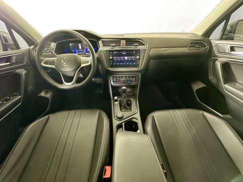 Used 2022 Volkswagen Tiguan SE image 14