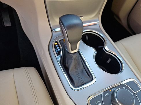 Used 2020 Jeep Grand Cherokee Limited AWD/4WD image 16