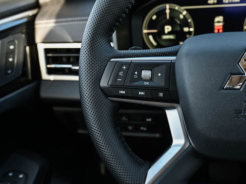 New 2025 Mitsubishi Outlander SEL image 21