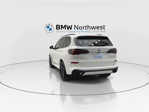New 2026 BMW X5 xDrive40i w/ M Sport Package AWD/4WD image 13